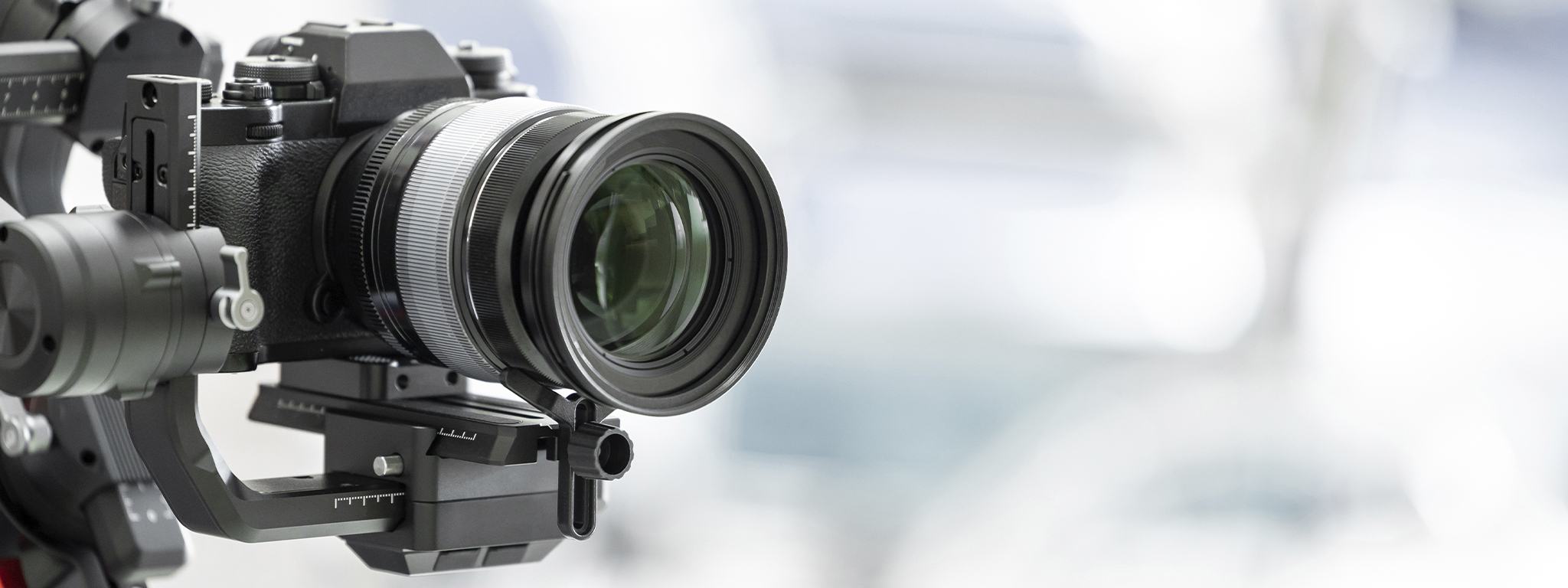 ảnh chụp cận cảnh một chiếc camera