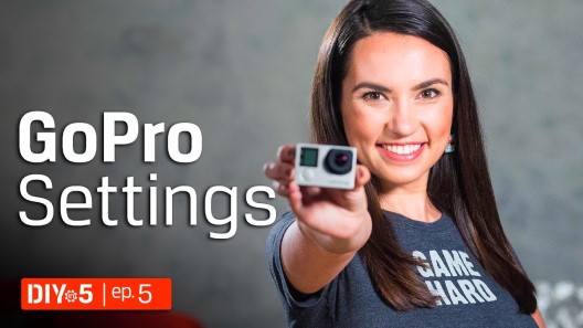 Trisha กำลังถือกล้อง GoPro 3+ Silver