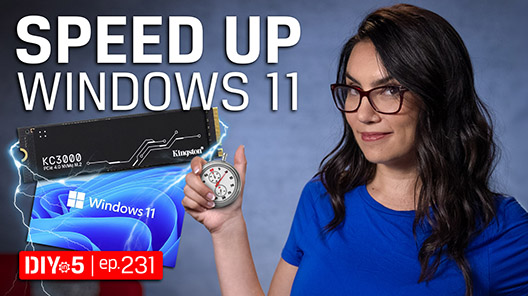 Тріша тримає секундомір біля заставки Windows 11 та твердотільного накопичувача Kingston KC3000