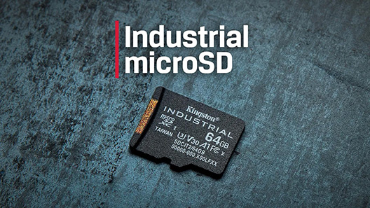 Una scheda SD Industrial di Kingston con 64GB di capacità riposta su una superfice rigida.