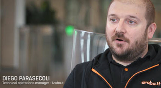 Diego Parasecoli d’Aruba.it en interview. Texte visible : Aruba et Kingston Technology, l’expertise pour fournir des services de pointe